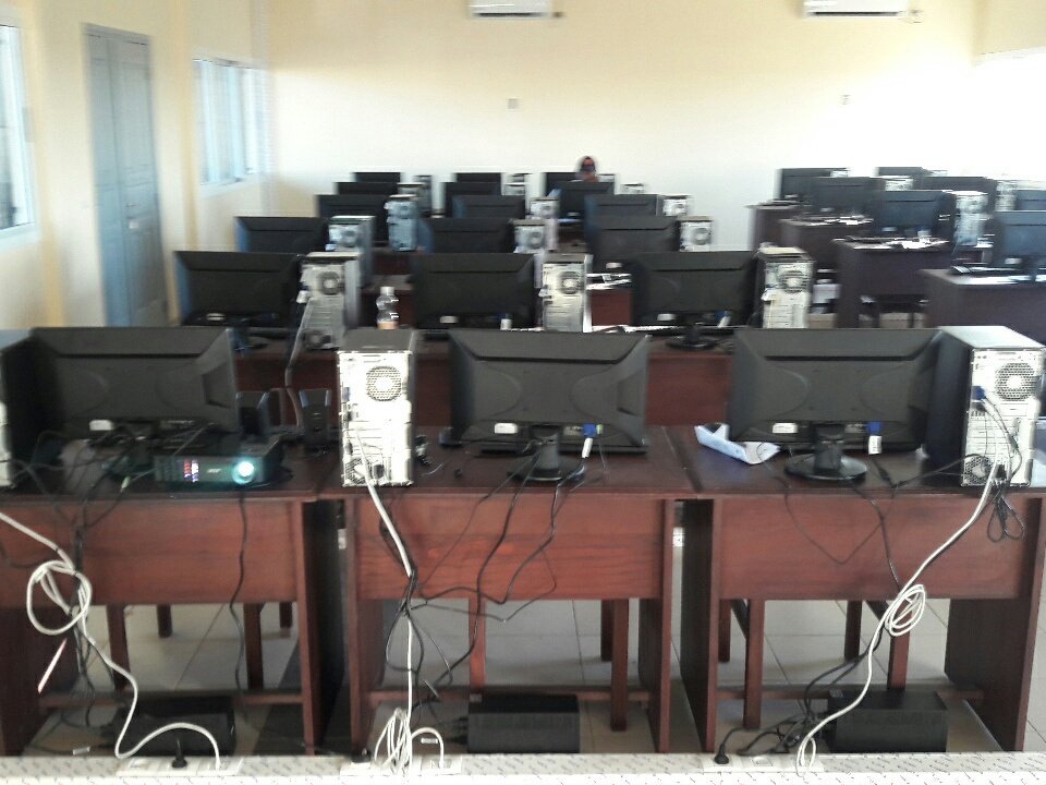 DCSI_PR_MDN's tweet photo. SALLE NUMÉRIQUE DU LYCÉE EXCELLENCE EST OPERATIONELLE https://t.co/xrs6R563dy