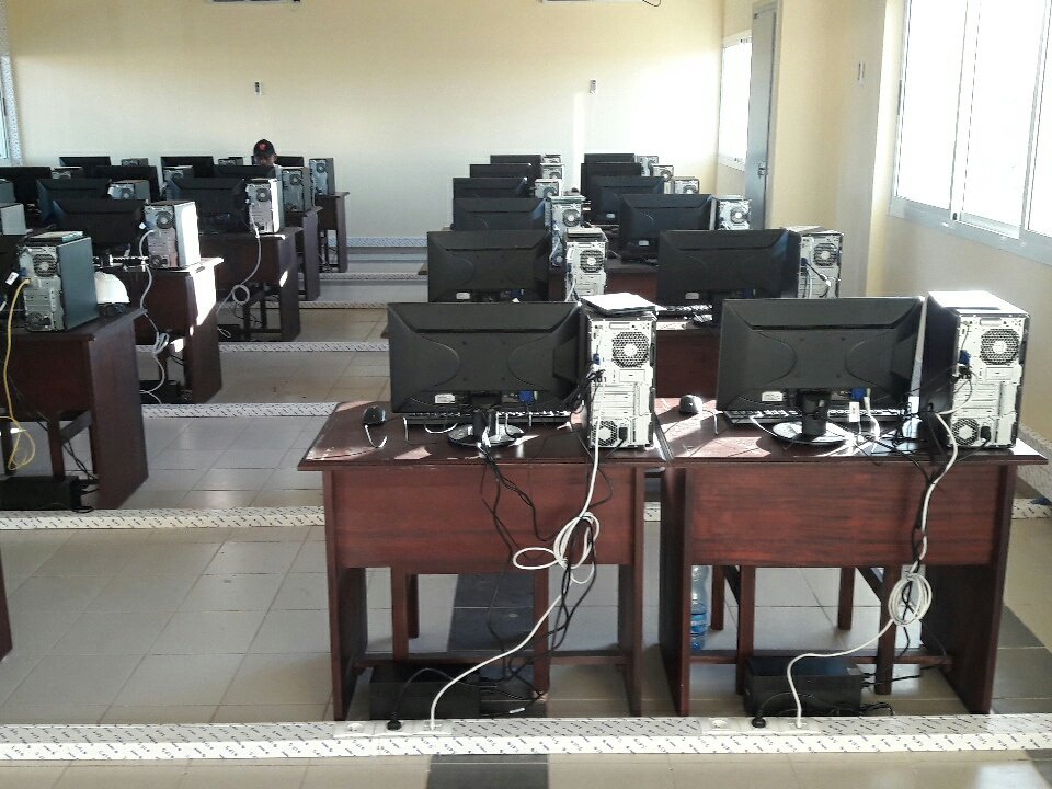 DCSI_PR_MDN's tweet photo. SALLE NUMÉRIQUE DU LYCÉE EXCELLENCE EST OPERATIONELLE https://t.co/xrs6R563dy