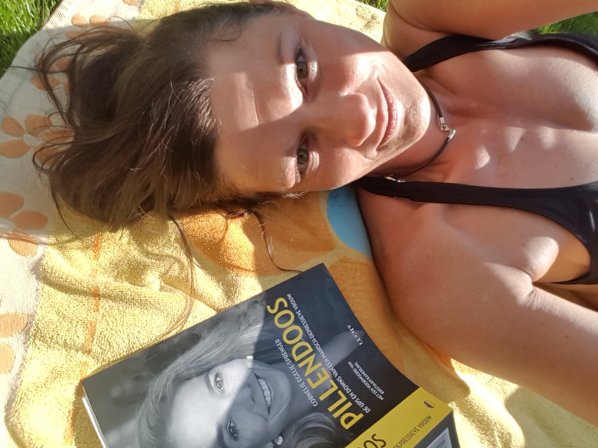 ctroost1974's tweet photo. Lezen over mezelf. #inthesun #pillendoos #sunshine #Benschop https://t.co/m4Fu4wRJY5