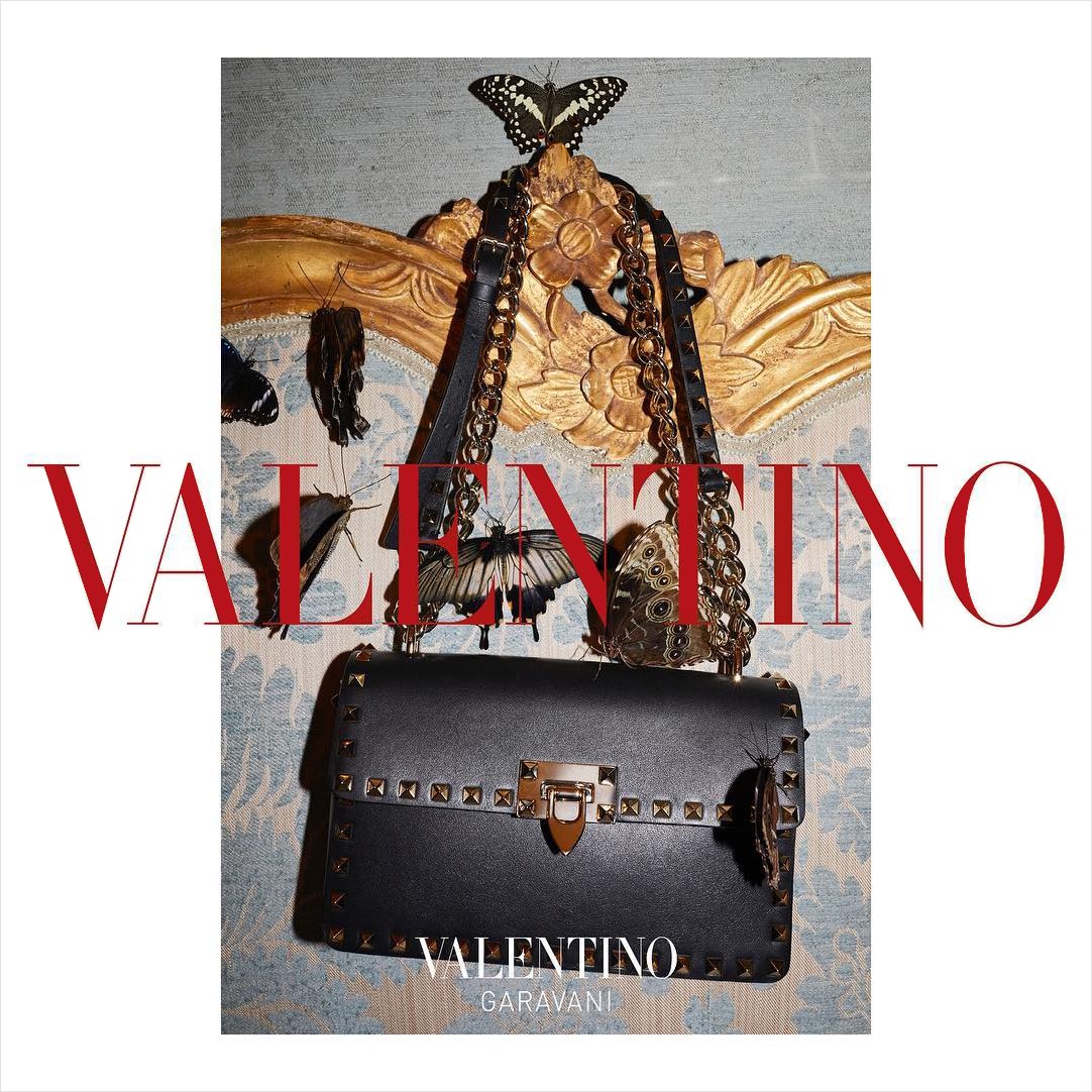Fashion_Timer's tweet photo. #Valentino‘s Pre-Fall 2018 advertising campaign featuring top models #KaiaGerber and #FranSummers lensed by fashion photographer Juergen Teller
https://t.co/GGxrmfLN1M https://t.co/hqjSbbuX5Q
