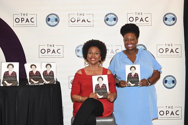 prplmiami's tweet photo. #FlashBlackFriday To a wonderful time at @OvertownPAC for the South Florida Dream Book Tour ftg. โ#TheMotherofBlackHollywood,โ @JeniferLewis!
#PrPlMiami #marketinginmiami #SouthFlDreamTour #SFLBookTour2018 #SouthFloridaBookTour #TheOPAC #JeniferLewis #booktour #inthesestreets https://t.co/qyK902L7pp