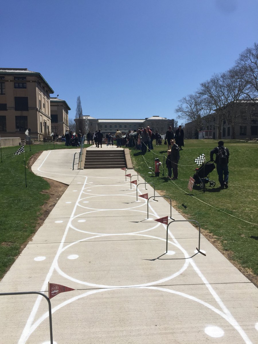 rishavkhemka's tweet photo. #cmucarnival MOBOT races begging near Wean and Hamerschlag- do t missy it! #iamcmu https://t.co/YK0L2dg4tX