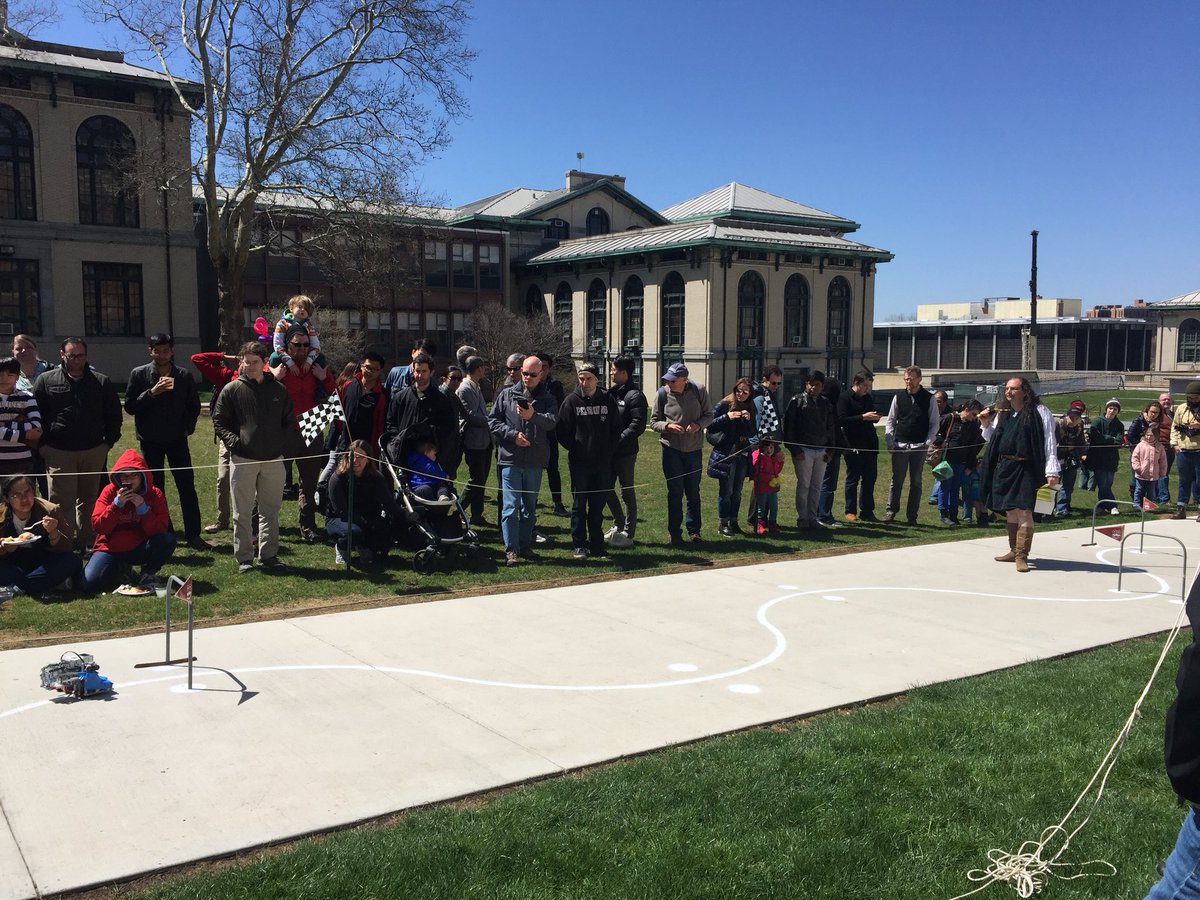 rishavkhemka's tweet photo. #cmucarnival MOBOT races begging near Wean and Hamerschlag- do t missy it! #iamcmu https://t.co/YK0L2dg4tX