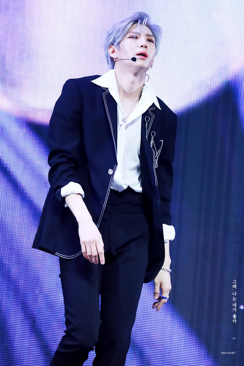 YESILOVEYOU_LEO's tweet photo. 180417 미디어 쇼케이스 #빅스 #레오 #정택운 #EAU_DE_VIXX 
#향 #Scentist 

좋은건 확대해서 한번 더...

@JUNGTW_LEO https://t.co/mN1gV8gM9J
