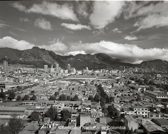 Transversal91's tweet photo. Panoramicas Avenidas De Bogota | Rodríguez, Manuel H., 1920-2009 | 1955-1972 #Cultura #Fotográfía #PanorámicasBogotá #CallesBogotá #follow4follow #Bogotá #Ciudad #FotosAntiguas #Historia #AvCaracas #Investigación #Movilidad #Transporte #Calle26 #Blog #ProyectoCultura https://t.co/UmHup5HSbB