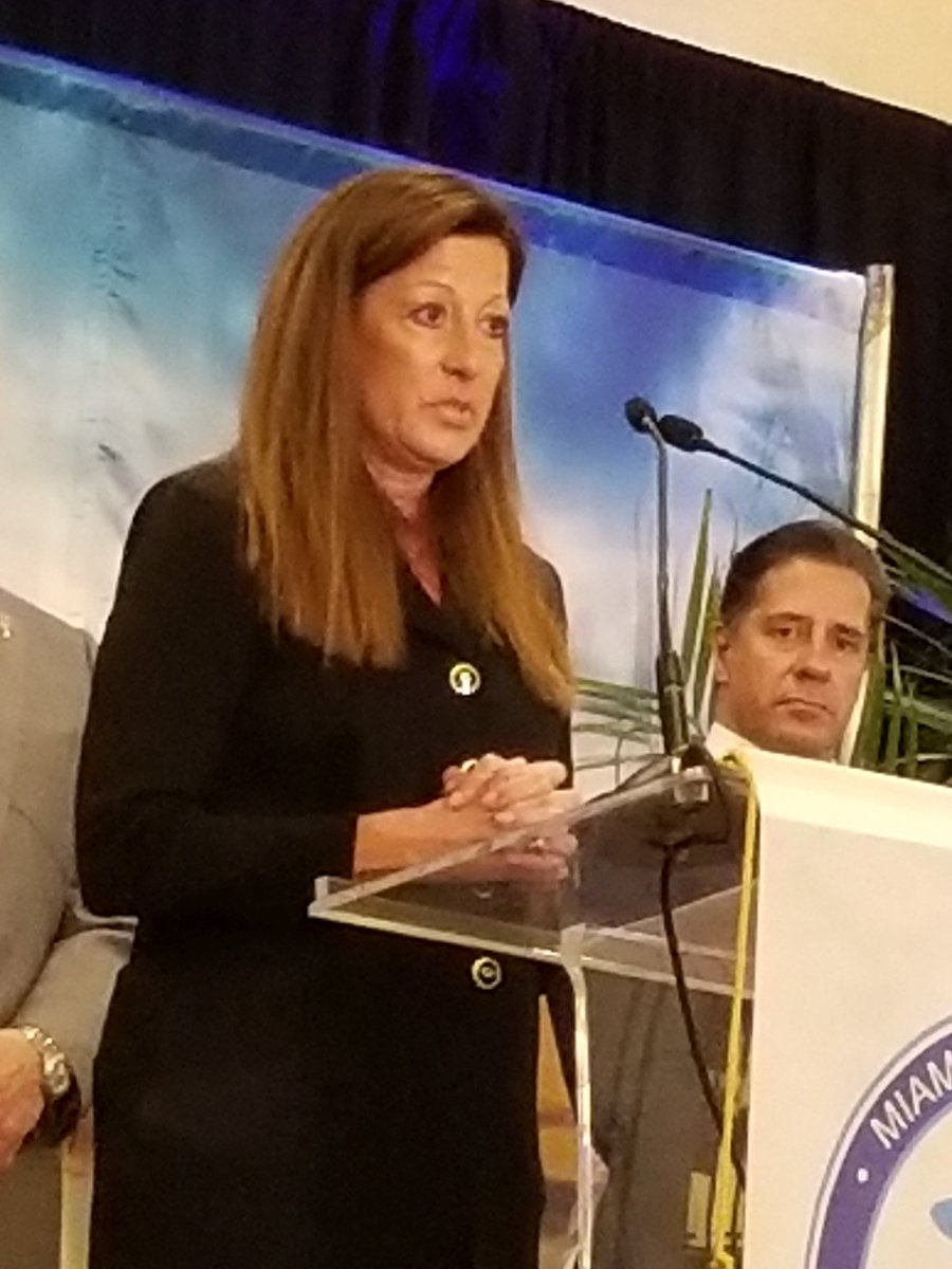 Lori_AnneHill's tweet photo. Sprint honored to accept Miami Dade County Public Schools Superintendent's Choice Award. #1Millionproject @marceloclaure @tracySprint @KimGreenKerr @jajones83 @LynnePincek @Sprint4FL https://t.co/fdGO4lYVUV
