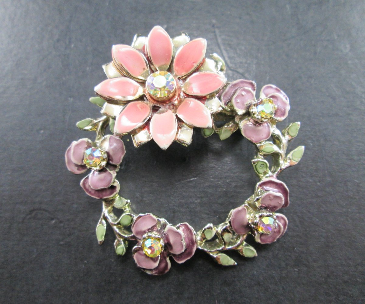 SecondhandNel's tweet image. Vintage Jewelry at SecondhandNel etsy.me/2zMug8J via @Etsy #jewelry #FridayFeeling