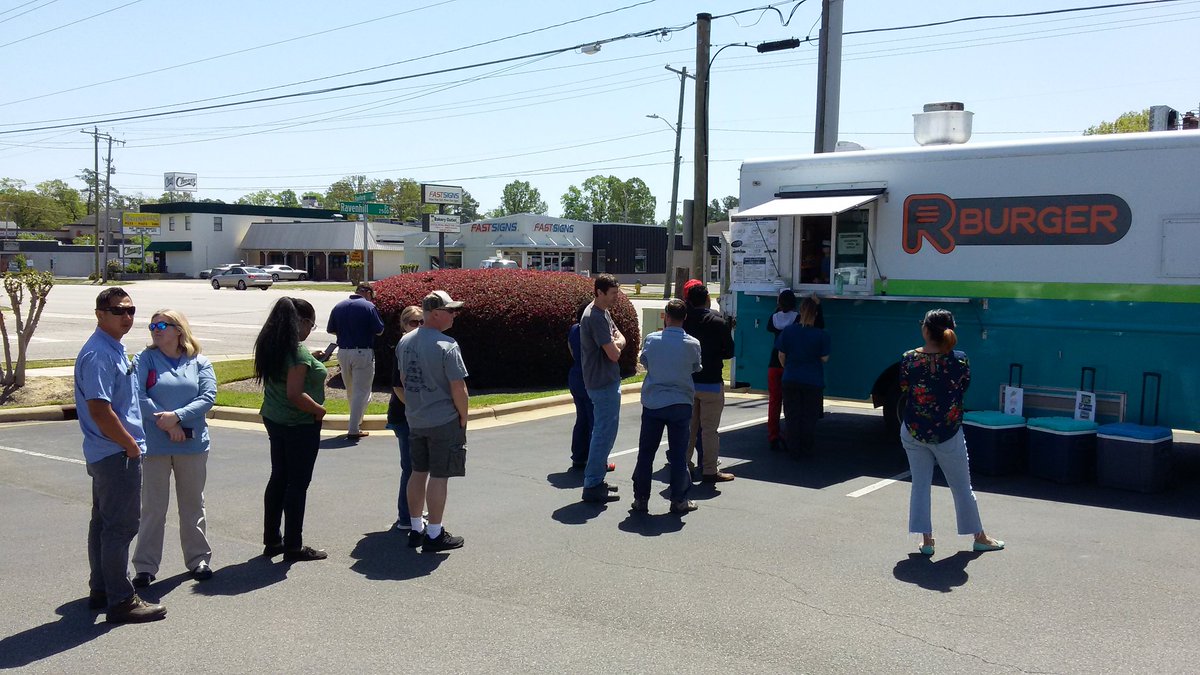 FO_Futch's tweet photo. While many restaurants were closed with power out, the mobile R Burger had a long line waiting to order in front of Select Bank &amp; Trust off Raeford Road. "I feel certain that's part of the reason today," said Betty Abbott. https://t.co/8jpEVKJljY