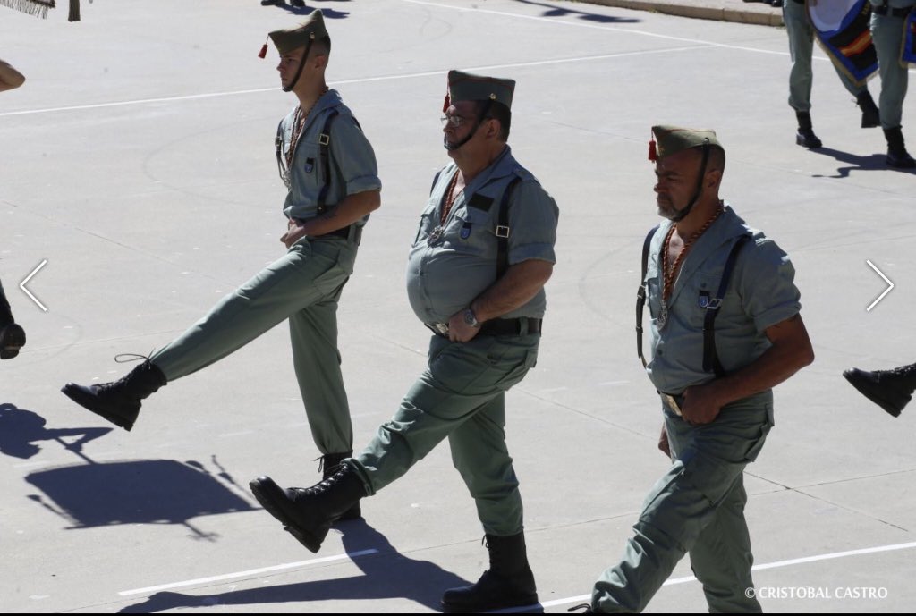 Ya tenemos mijor cliente dil mes en Kebab Roures!! Los amigos <a href="/H_Legion_SER/">Leji, de la ermandą de L Zan Hejtevan de laz Roble</a> se han comido todos los pita kibabs en una sola tarde. #conpicante