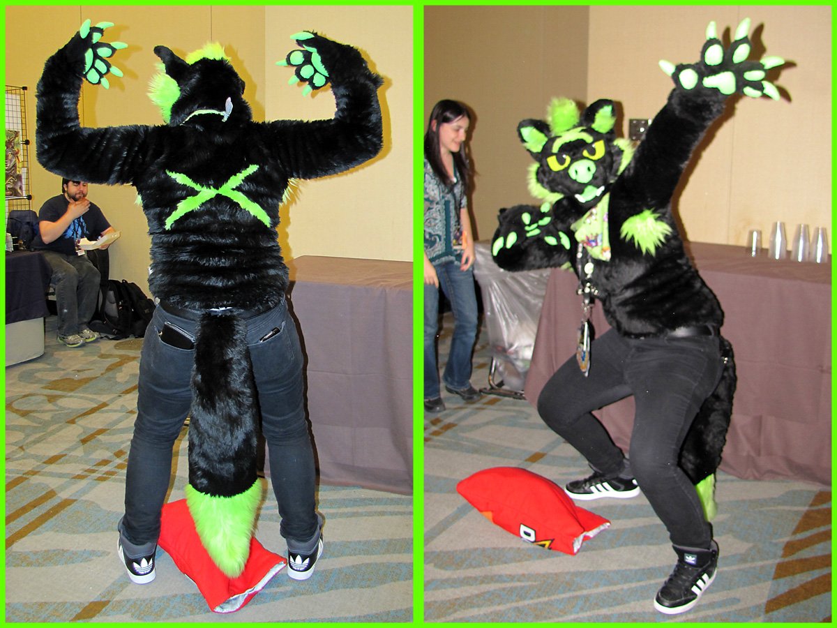 Leo_Nekozuki's tweet photo. Okay, owning an @Xbox is one thing, but an XBOX-themed fursuit!? Named XFOX!? With a @Doritos bag!? Way to think outside the fox! 😉
@MountainDew not included.
#MLG
#XBOX
#FE2017
#Doritos
#FursuitFriday
#MountainDew
#FurnalEquinox https://t.co/KRAh0031Bc