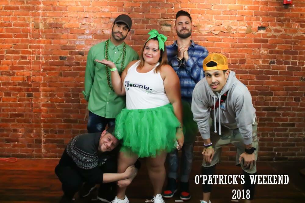 love_jeanette86's tweet photo. 🍀Flashback to #OPatricksWeekend: not really sure what’s going on here but I do know that I 💚 these 4 guys a whole lot! @otownofficial #OTown #fbf https://t.co/DjEaNAX6xs