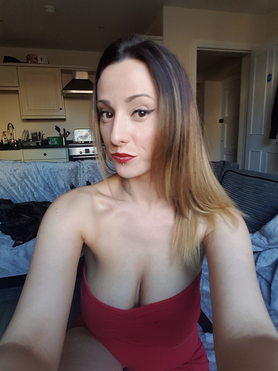 CrawltoAveena's tweet photo. Let's get this shit over an done with. #sisterinlaw #bdaymeal #undercoverdom https://t.co/5IkRygA1zY