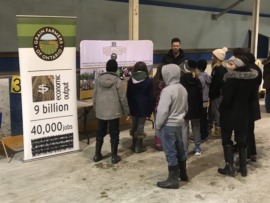 @AgriAaron helps to educate students at the 24th #rootsofbruce event about <a href="/GrainFarmers/">Grain Farmers of Ontario</a> and <a href="/GoodinGrain/">Good in Every Grain</a> over 600 students have gone through in two days.