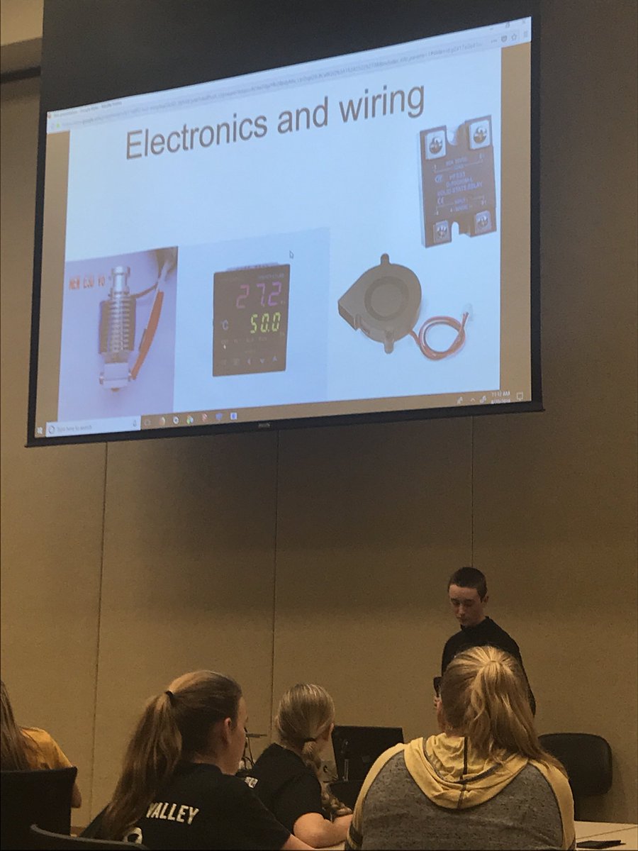 MsKayleeWatson's tweet photo. Learning about how to use @scratch and how to build a 3D printer using LEGO’s at the Student Technology Conference! #crstutech #edtechminor #edt #ctele https://t.co/kNncwfoU7p