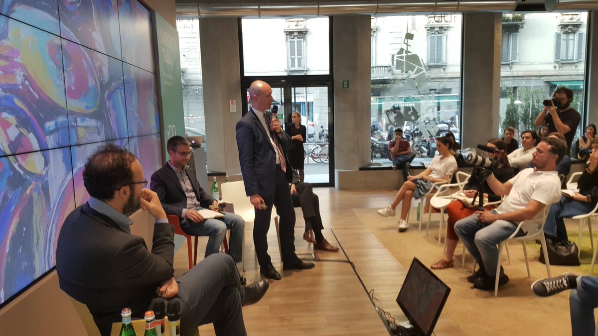 La_Sestina's tweet photo. #Moioli di #Microsoft: "Per arrivare alla smart city dobbiamo partire dell'intelligenza artificiale. Si parte dal momento in cui il computer #DeepBlue ha battuto il campione del mondo di scacchi" #Milano "#DesignNeedsEnergy @EdisonNews https://t.co/o59sA7dBuG