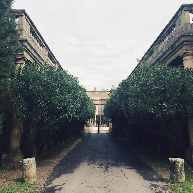 _WhereYouWander's tweet image. The entry way to my dream (and future) house in #France. Oh did I say house? I meant Chateau. 😍 ift.tt/2HCdFvc