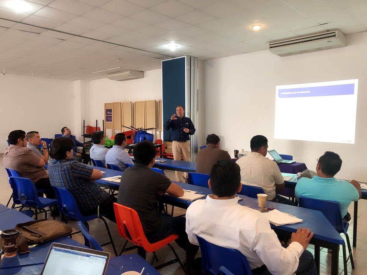 Siaraless's tweet photo. Recibimos a nuestros compañeros Ursi’s en el Taller teórico-práctico en Cableado Estructurado en Cobre y Fibra Óptica https://t.co/gO5OZcWhV8