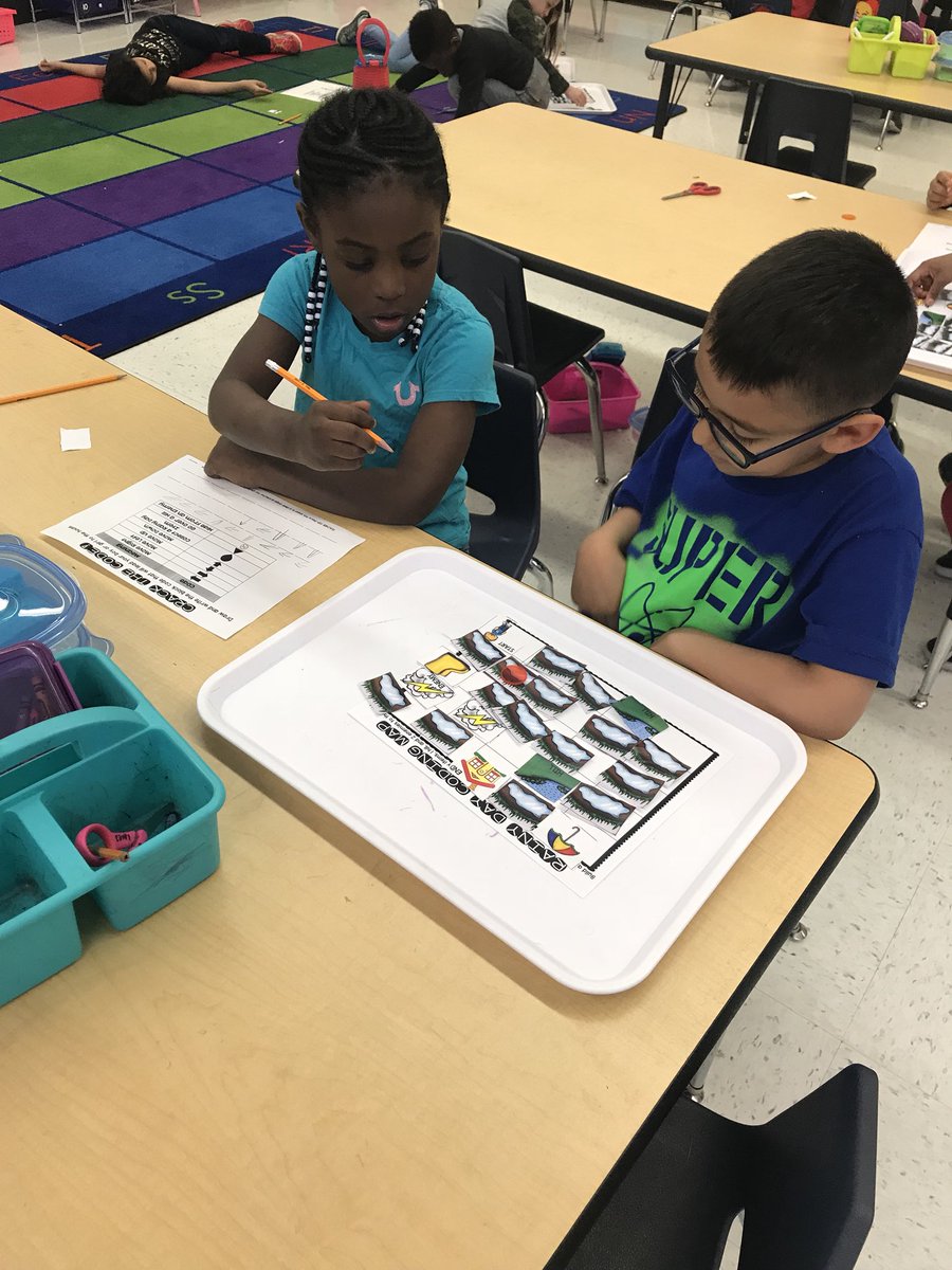 nikteachkdg's tweet image. Coding Day in #atozcountdown #codinginKinder #PantherEdChat #cusd300