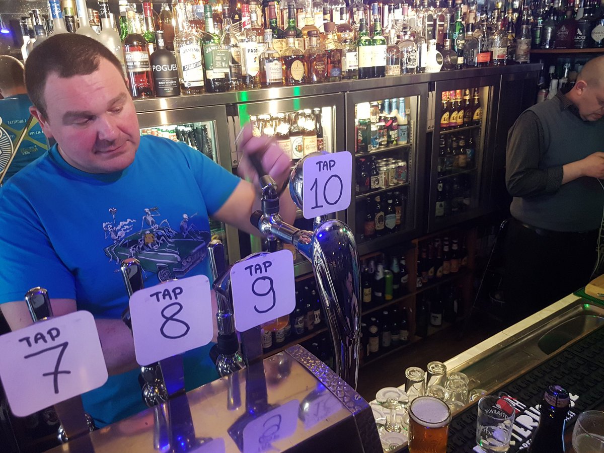 GrandCruBeers's tweet photo. 420, with this guy. @HouseAbbot pouring #WaldosSpecialAle. #cork #coldstored #airfreighted #thatshowweroll https://t.co/nzTqPO3VgU