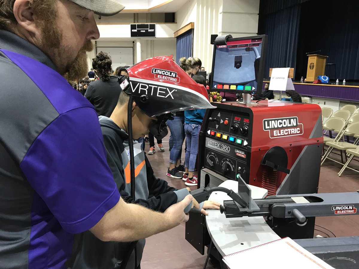 sarahmaven's tweet photo. Welding #ccad18 @DodgeCityMiddle https://t.co/XAM4Ejcivu