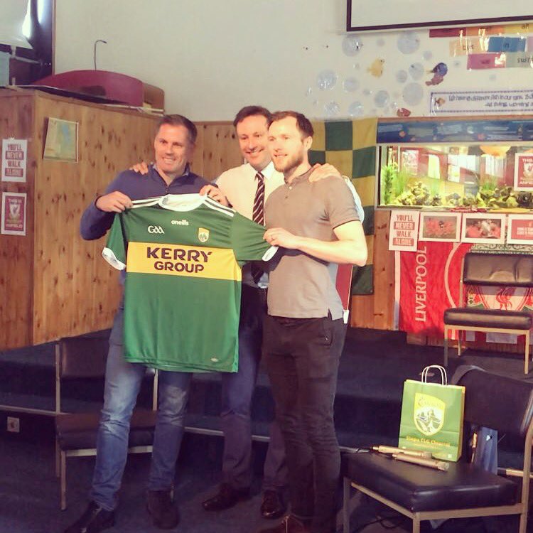 brendankealy's tweet photo. Fair play to @Carra23 for calling into the school today. Sound man. He was delighted he’ll finally have a decent jersey to wear now!😁
#kerry #liverpool #manunited https://t.co/Ncd8tlBo1U