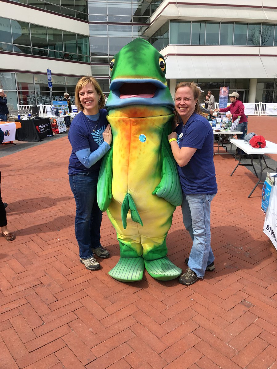 naturesjules's tweet photo. @sstundins sisters #trashbash2018 https://t.co/kBuLh9t1ni
