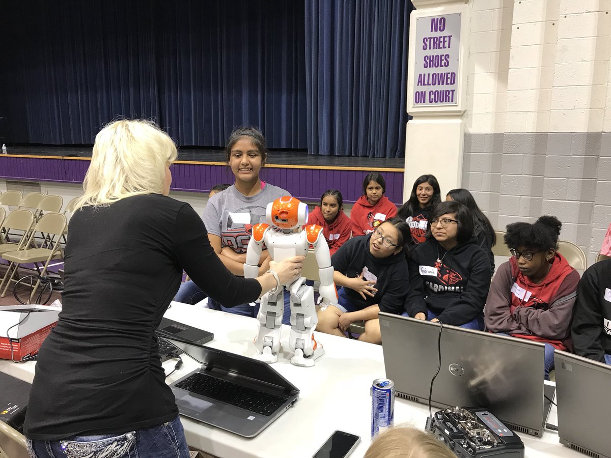 sarahmaven's tweet photo. Robotics #ccad18 @DodgeCityMiddle https://t.co/n7J0HGtP1a