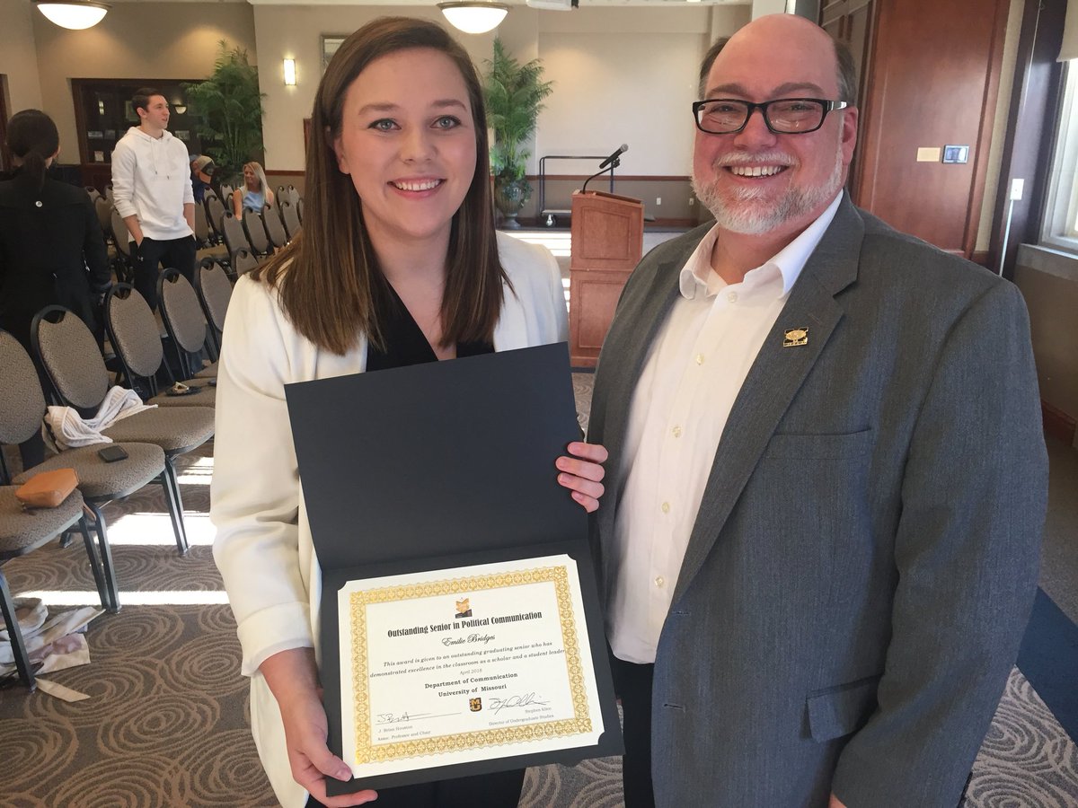 MizzouComm's tweet photo. Big congrats to Emilie Bridges for being recognized as our Outstanding Senior in Political Communication! 📸 cred: @ssfrigerio #CommWeek18 #WhatsYourStory @Steve_Klien https://t.co/J1Yo5kRtyL