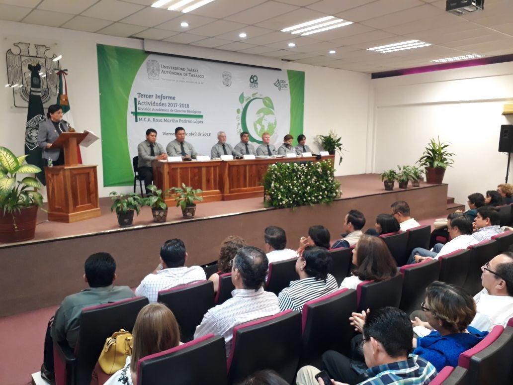 UJAT's tweet photo. "Los resultados alcanzados a lo largo de un fructífero año de trabajo se constatan en el 3er. Informe de Actividades 2017-2018 a cargo de Rosa Martha Padrón López Directora de la #DACBiol, con su liderazgo y el compromiso de la comunidad universitaria" José Manuel Piña Gutiérrez. https://t.co/7Aeg5Xhm7L