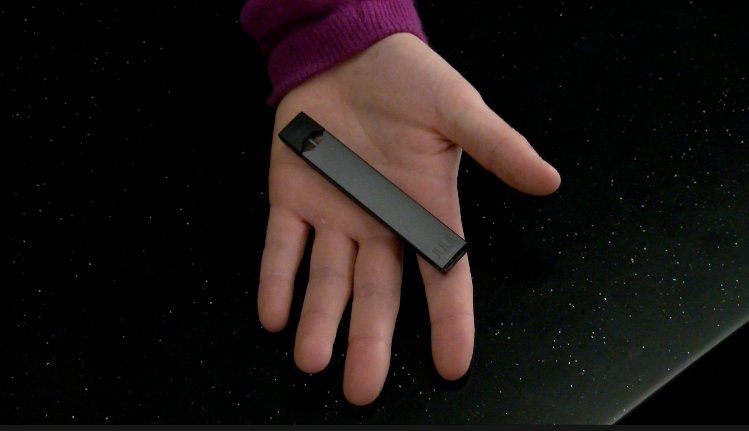JMYMedia's tweet photo. Watch JUUL: An Investigation, a video report by @erintmedia, @andrewfmedia, and myself. We interviewed an administrator, a JUUL dealer, and more! https://t.co/HKY2OUzEh0 https://t.co/YICjmTBiO0