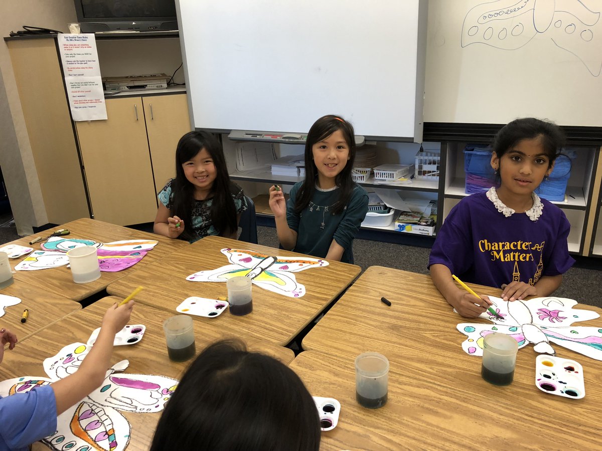 KarinWSanders's tweet photo. Fun #ArtsAttack lesson about butterflies today. #ClarkCubs https://t.co/5KzCgPnPKY