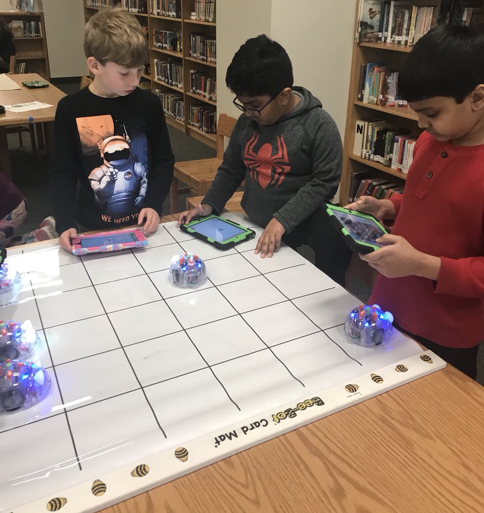 LibraryMakerLab's tweet photo. Hoover Ss persevered & had great fun coding today! We’re fortunate to have so many #hawksome devices to use! Thank you @mattsmakerspace and @mtlsdgiehll #leboproud #MTLSDSteam https://t.co/lCvdCkdxMT