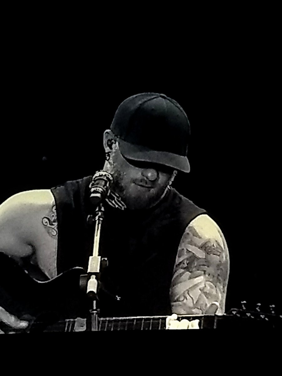 @BrantleyGilbert Thanks for another GREAT concert last night in Lexington. #TheOnesThatLikeMe
#BGNation