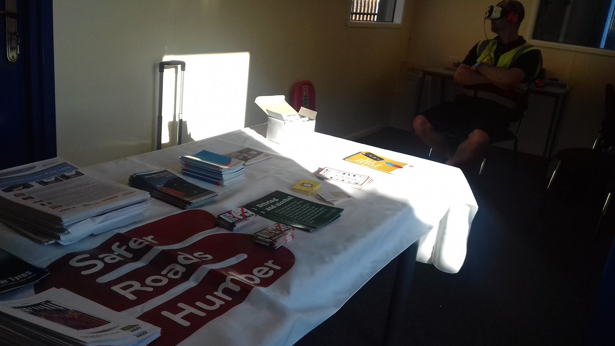 HumbersideFire's tweet image. Road Safety Team working with @HighwaysEngland and the drivers at Maritime Transport, Immingham.  Thanks for inviting us #SaferRoads #ImmersiveEducation