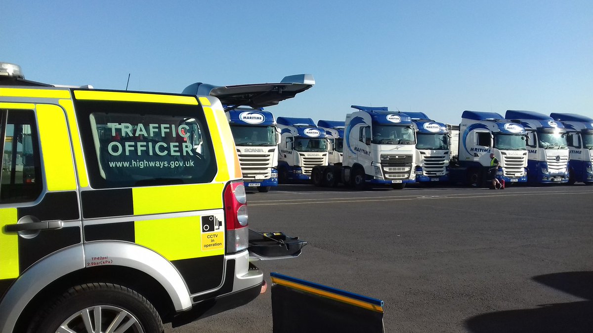 HumbersideFire's tweet image. Road Safety Team working with @HighwaysEngland and the drivers at Maritime Transport, Immingham.  Thanks for inviting us #SaferRoads #ImmersiveEducation