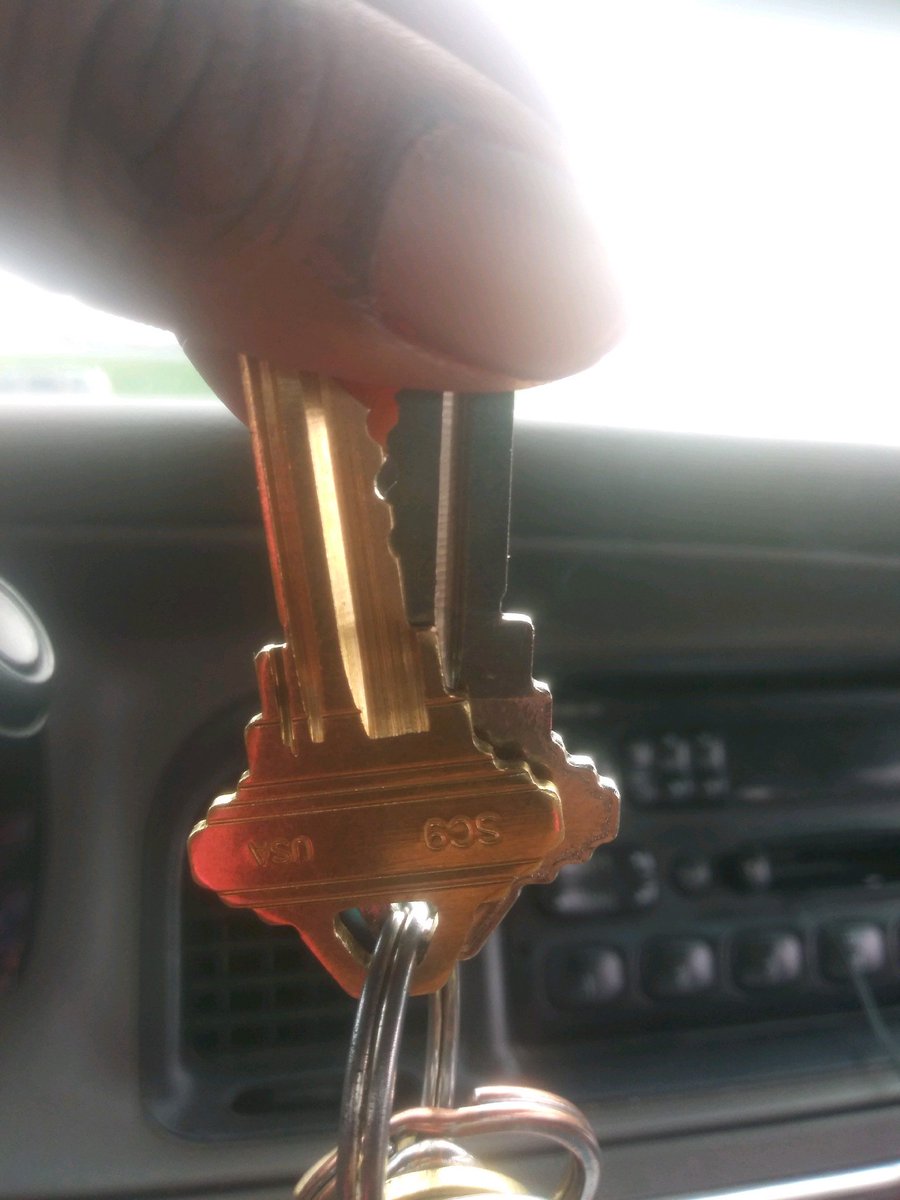 OpenTableNash's tweet photo. ❤️✨ Sparkle Story! ✨❤️
"M" moved into permanent housing! She lived in her car all winter while she waited for housing waitlists to open up. She's worked so hard to get into a place and everything finally came through! We're overjoyed! #opentablenash #housinghealinghope https://t.co/QNlfbgoCTq