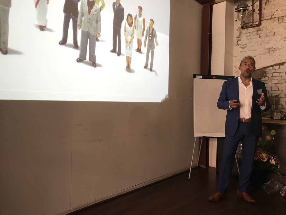 Boekpresentatie van @huibkoeleman zijn geheel vernieuwde boek ‘Interne Communicatie’. Ben heel benieuw, snel lezen! Met natuurlijk een website erbij! #internecommunicatie