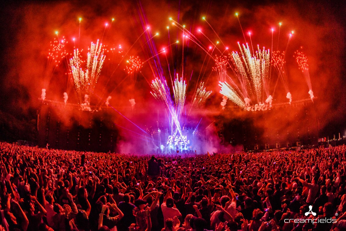 Creamfields's tweet photo. #Throwback to @Axwell Λ @Ingrosso at #Creamfields2017. This year they return to the ARC stage #CreamfieldsSaturday Λ #Creamfields2018 👉 https://t.co/4jblgxlONV https://t.co/0u1b2sO5U7