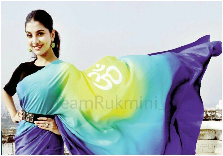 TeamRukmini_'s tweet photo. #FantasyLooks
#throwback
@RukminiMaitra ยฎ https://t.co/QYg3rZn2PC