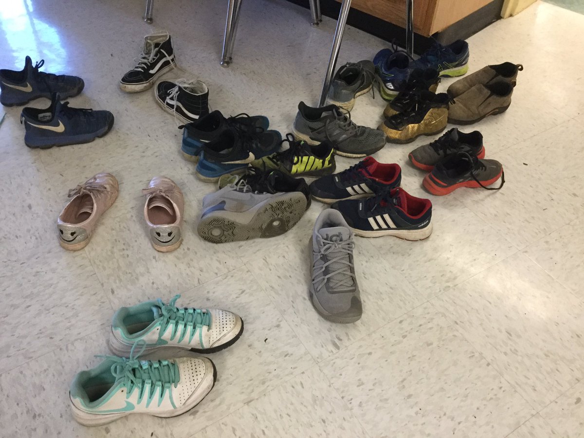 CBBoyer2's tweet photo. To continue our study of still life, I've titled this MUDDY AFTERNOON 😊 #heathcotepride #LearningToLook #art https://t.co/4ll4BbQUZ8
