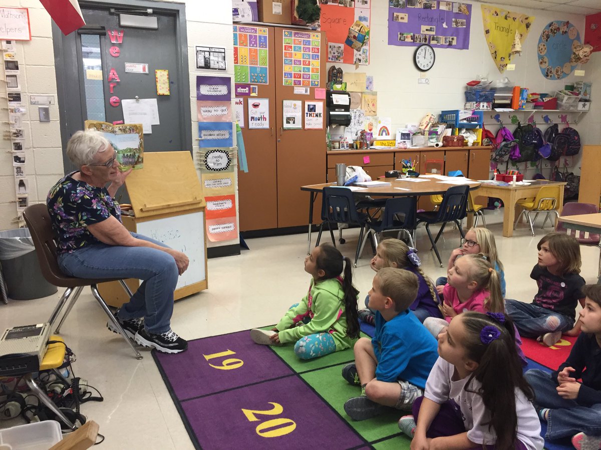 mathsonskinder's tweet photo. Guest readers are so fun!! https://t.co/T70d8XMtsx