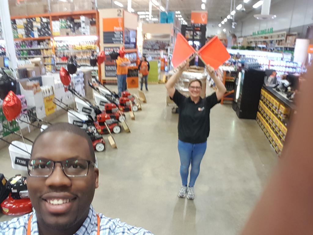 StephenLenoir1's tweet photo. 1939 is playing it safe. #safetyselfie @AngelWhitefleet @ryan3040 https://t.co/lC9cQb8IMy