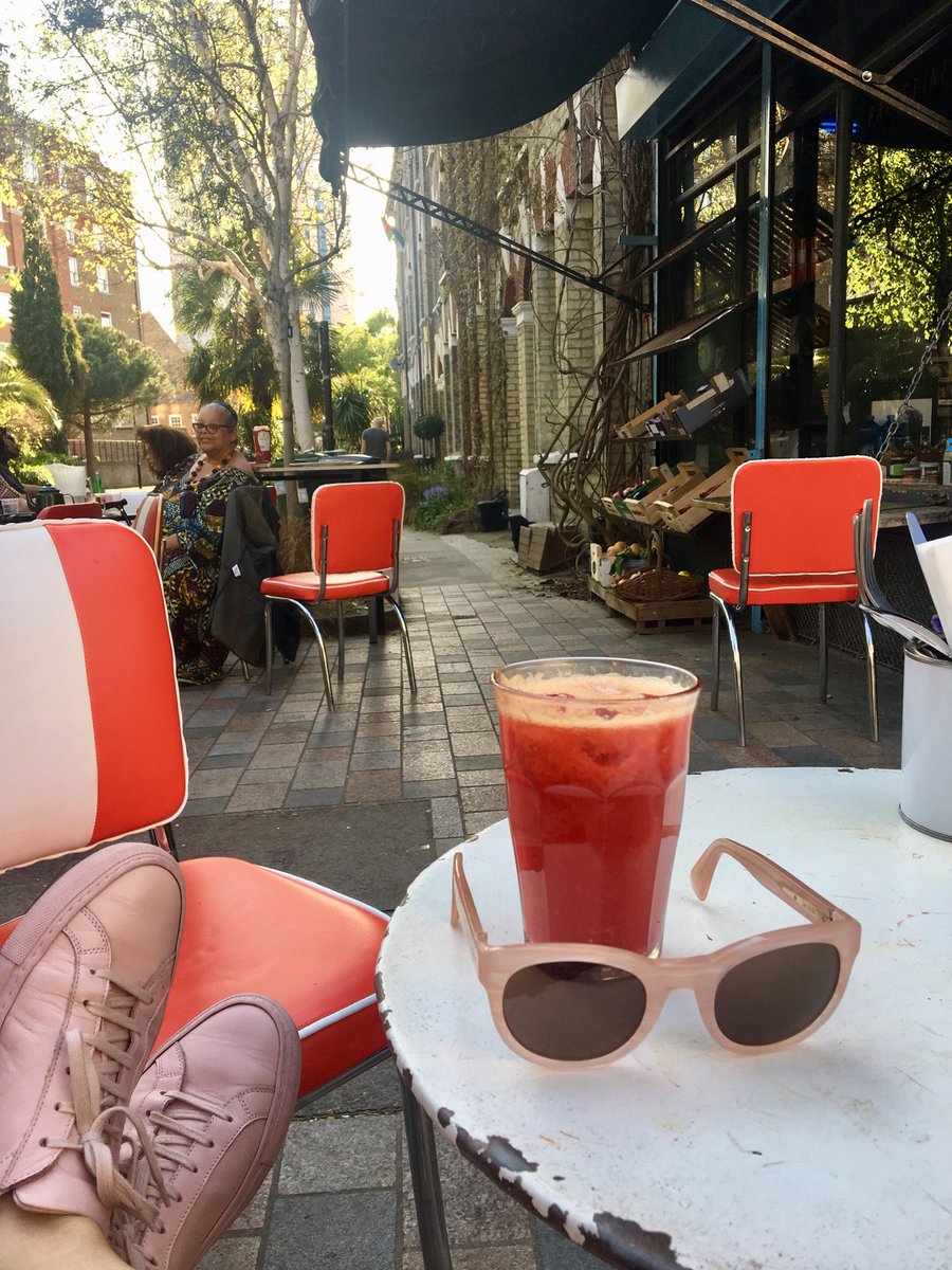 DeborahSaunt's tweet photo. The joy of small public spaces: #FridayFeeling Fresh Blood Orange #BonningtonSquare #Vauxhall https://t.co/nACPba1fuP