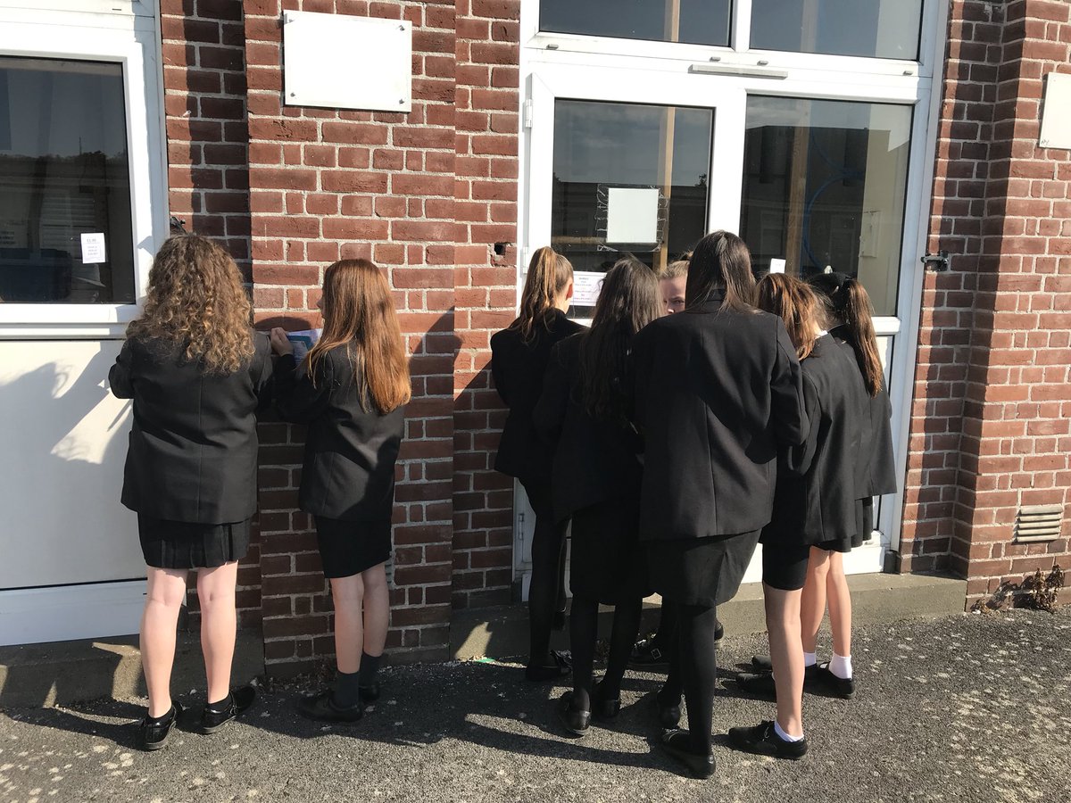 MissSMetters's tweet photo. When the sun is shining why not take your lesson outside?! Both Y7 groups were fantastic! ☀️ #teamteaching #mathsinthesun @MrsLenden https://t.co/CsqKsxuCY7