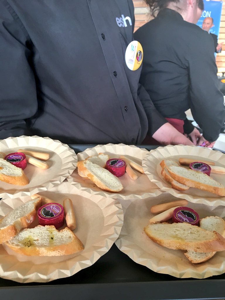 SalonBTravel's tweet photo. #León lo está petando con su oferta gastronómica. Vinos, quesos, dulces y ahora tapas leoneses ¡Una delicia! Sábado y domingo aquí estarán con 6 sesiones en #BTravel 😉 https://t.co/whLYL03SRh