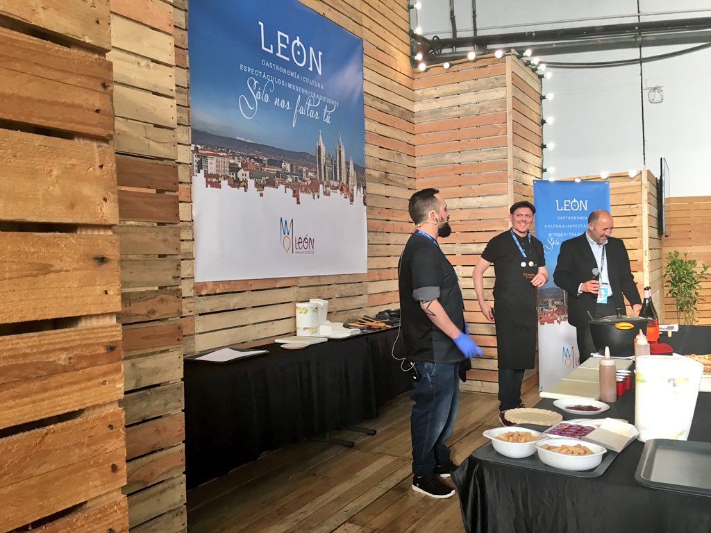 SalonBTravel's tweet photo. #León lo está petando con su oferta gastronómica. Vinos, quesos, dulces y ahora tapas leoneses ¡Una delicia! Sábado y domingo aquí estarán con 6 sesiones en #BTravel 😉 https://t.co/whLYL03SRh
