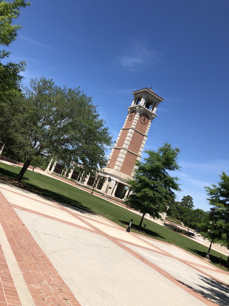 SouthAlabamaWBB's tweet photo. No such thing as a bad day on a campus this nice! #WeAreSouth 🐾🐾 https://t.co/mnJokEOSlV
