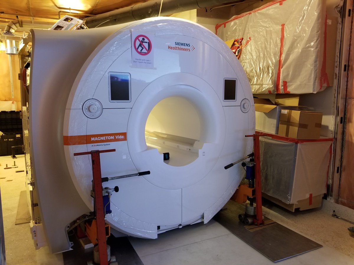csmcbiri's tweet photo. And drumroll, please! Presenting the Siemens Magnetom VIDA! β¨Guys, it is BEAUTIFUL. π #ResearchImagingCore #csmcbiri @CedarsSinai @SiemensHealth https://t.co/5nHtXgNGLH