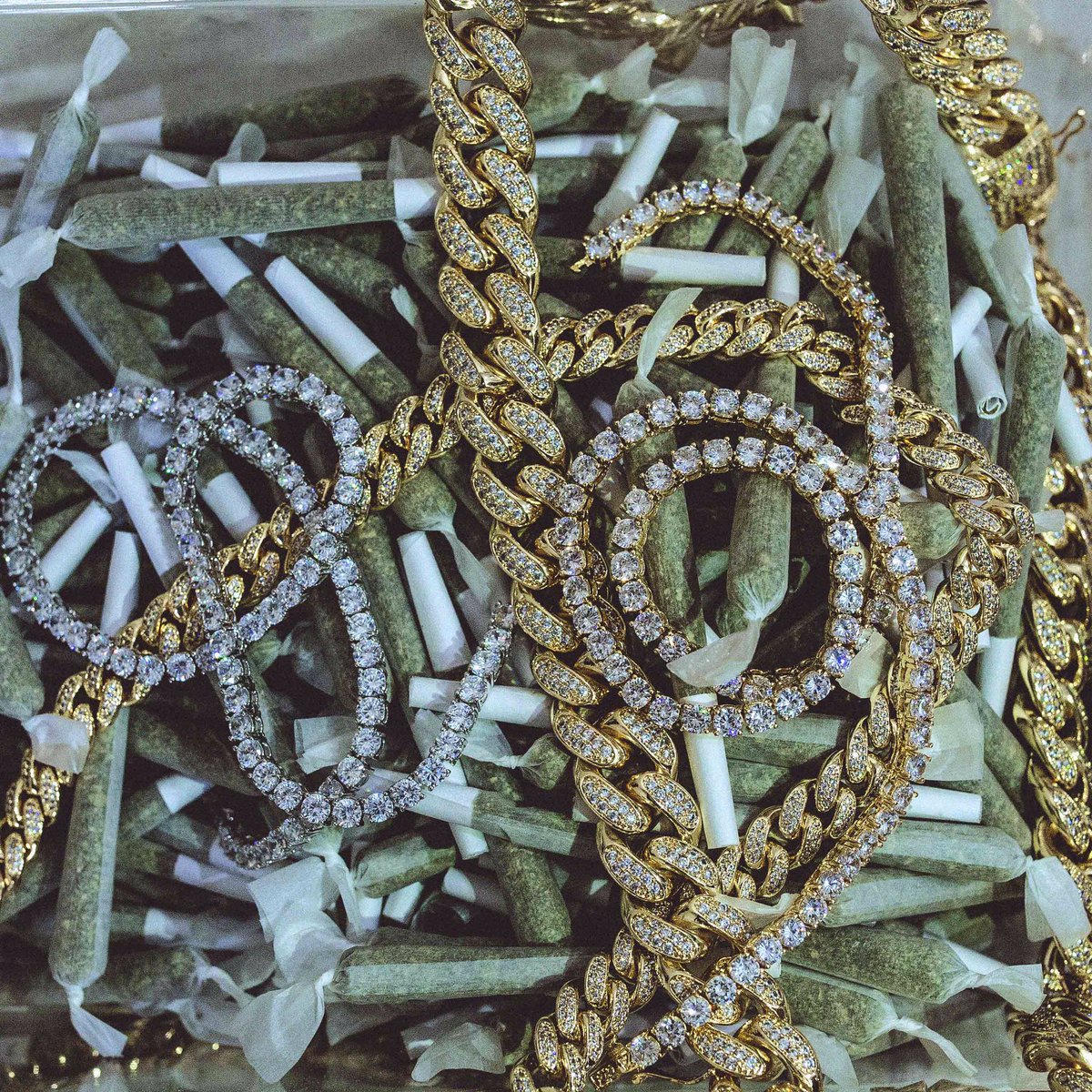 shopgld's tweet photo. Who has there joints ready? Use code BAKED for 30% OFF site wide 💨🍃 https://t.co/xArG6IV5qr https://t.co/IflrJfdCUw