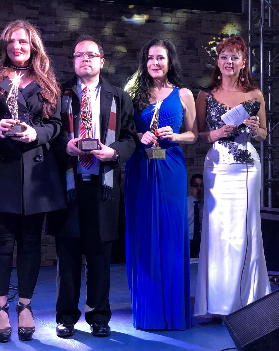 Gracias a CINPE por el SOL de ORO! Fué un honor recibir El Galardón por mi trabajo en teatro! #premios #reconocimiento